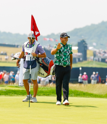 Patrick Reed celebra un albatros en Oakmont