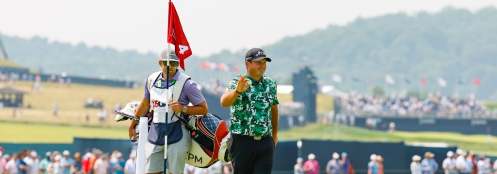 Patrick Reed celebra un albatros en Oakmont
