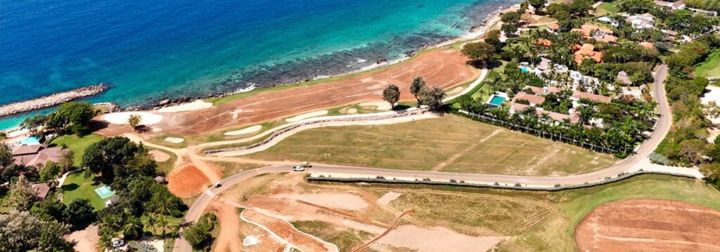 Vista aérea de la renovación del campo Teeth of the dog en Casa de Campo